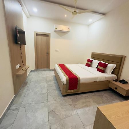 Hotel Raga Karimnagar Экстерьер фото