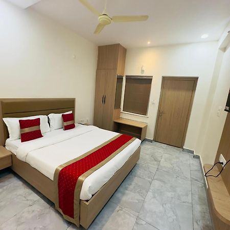 Hotel Raga Karimnagar Экстерьер фото