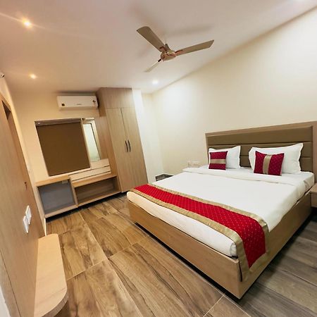 Hotel Raga Karimnagar Экстерьер фото
