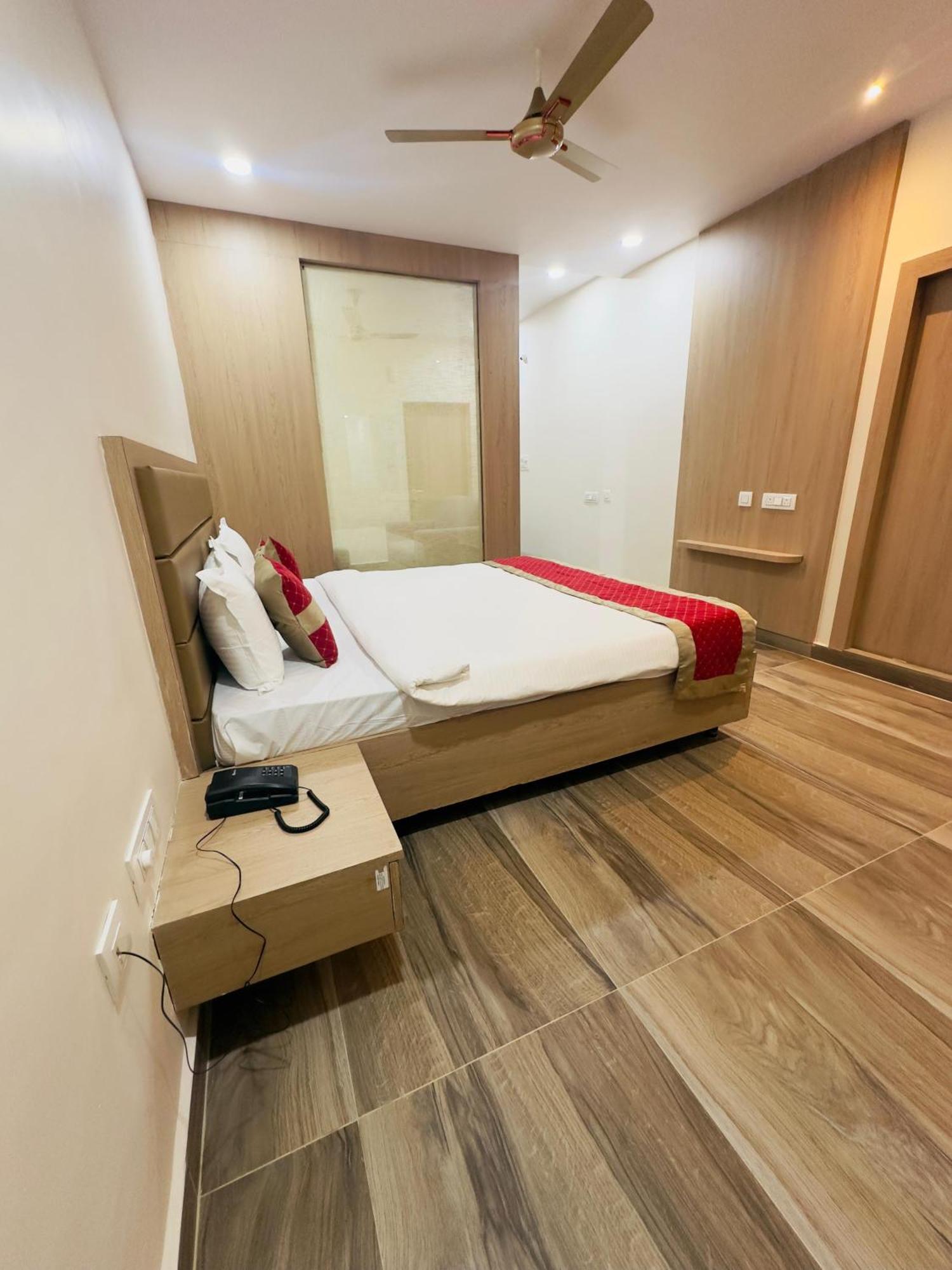 Hotel Raga Karimnagar Экстерьер фото