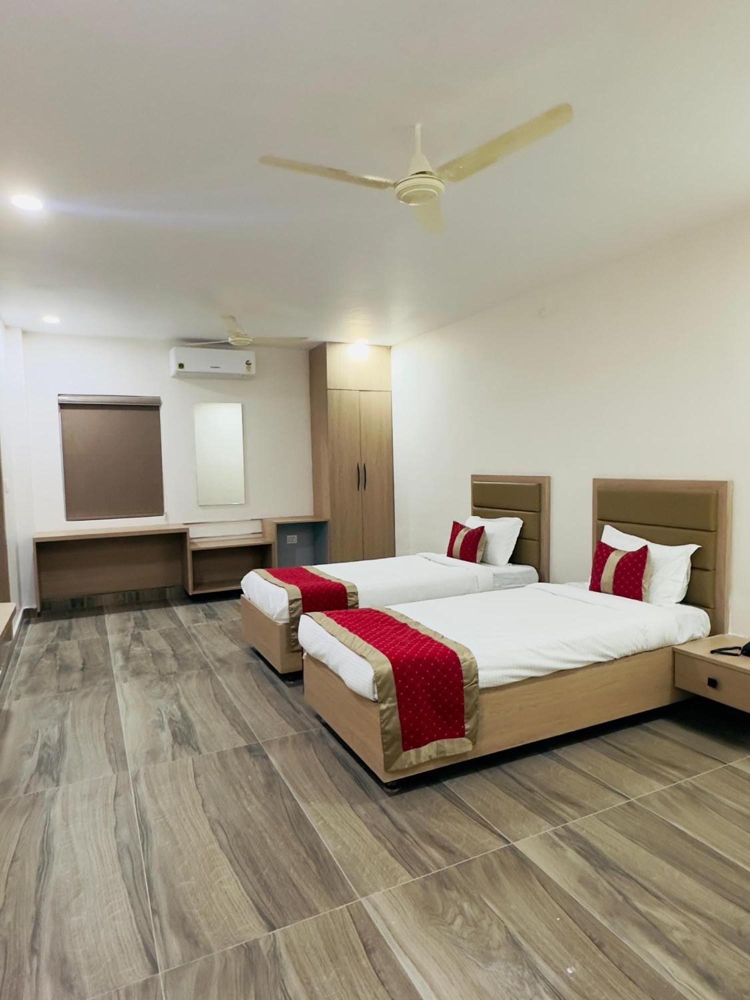 Hotel Raga Karimnagar Экстерьер фото